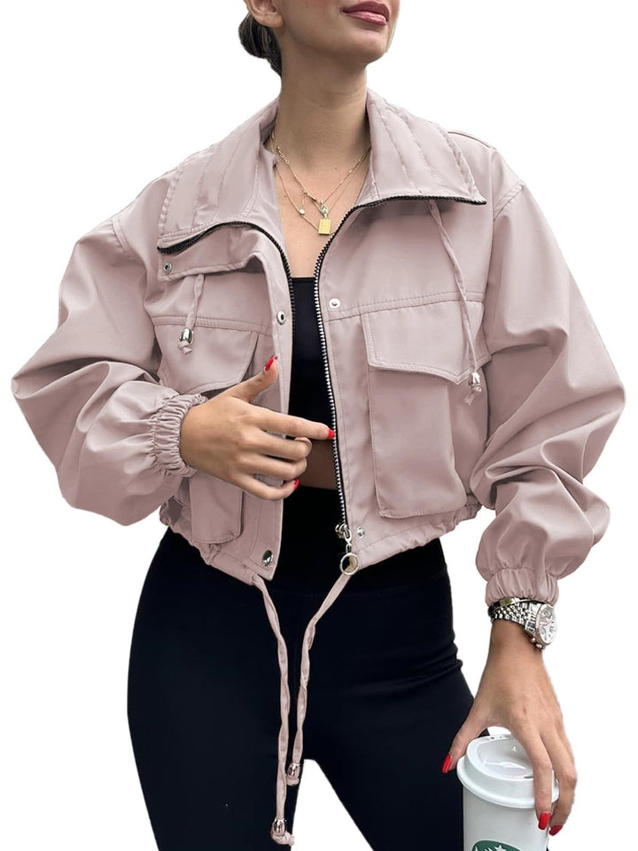 Atmungsaktive leichte Sportjacke für Damen, figurbetont, ideal als stylische Übergangs-Kurzjacke für Outdoor.
