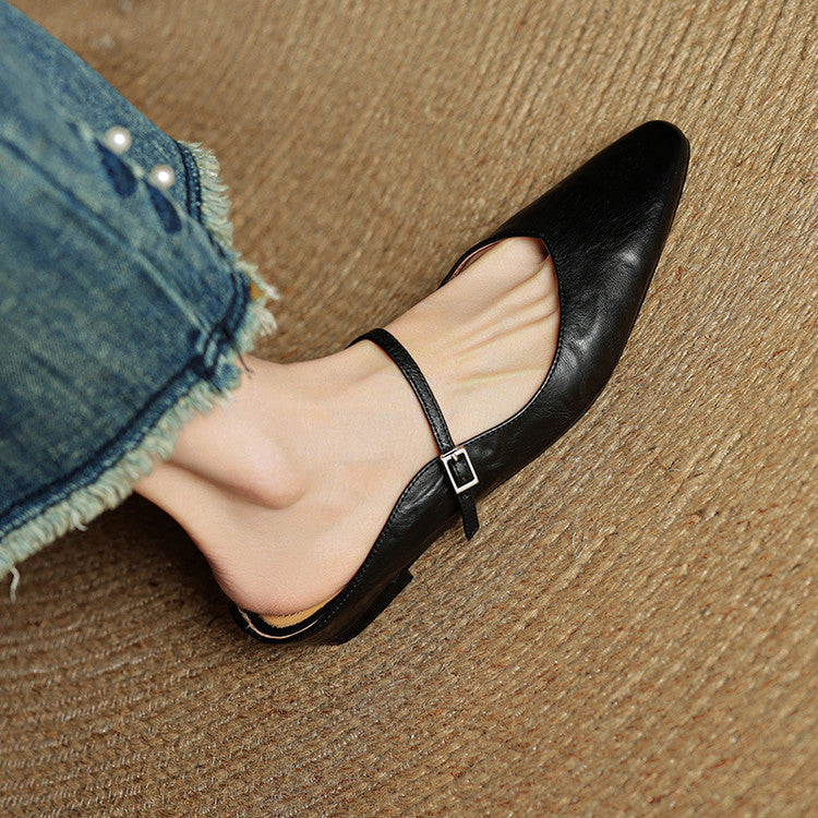 Schwarze Damen Slipper, elegante Slip-on Schuhe, ideal für Freizeit & Sommer.
