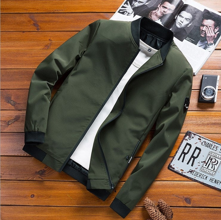 Moderne Herrenbekleidung: bequeme Freizeitjacke für den stilbewussten Mann, Casual Look.