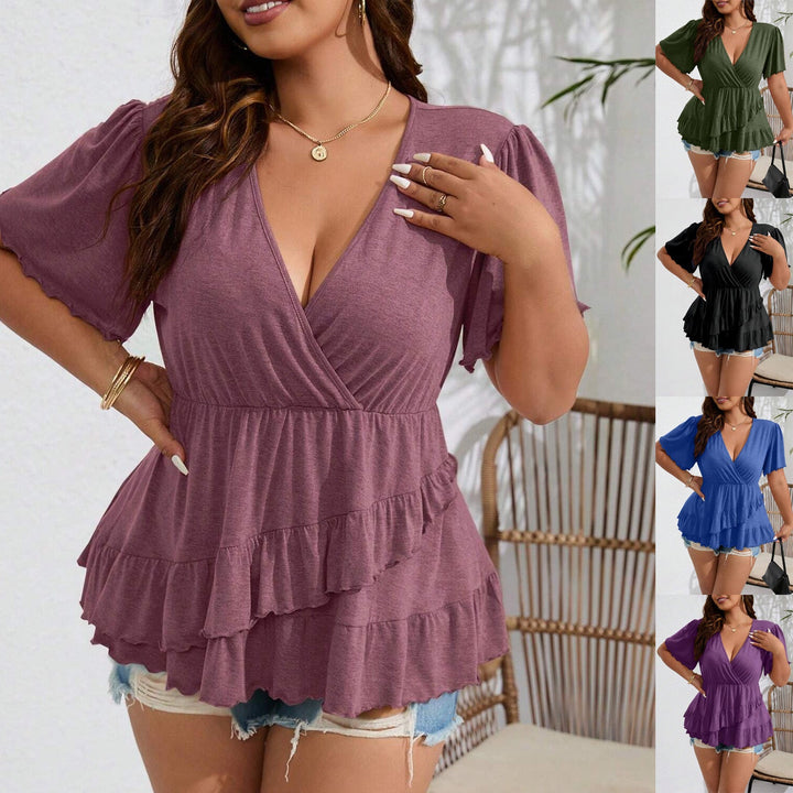 Elegantes Damen Wickelshirt mit V-Ausschnitt, Volants & Kurzarmen. Feminines Top für Freizeit & besondere Anlässe.