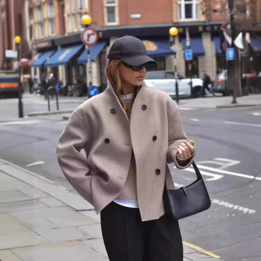 Elegante Damen Oversized Jacke für Herbst & Winter. Stilvolle, warme Oberbekleidung mit modernem Schnitt.