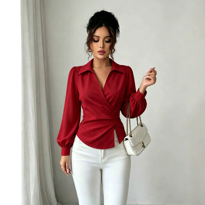 Vielseitige Damen Wickelbluse: Ballonärmel, Taillenraffung & Hemdkragen. Geeignet für Freizeit, Business & Abend.