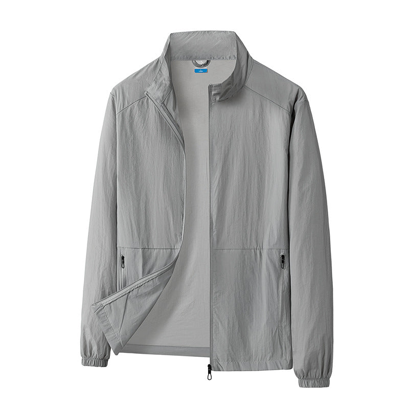 Robuste Herren Freizeitjacke, leichte Übergangsjacke, atmungsaktiv & winddicht für aktive Tage.