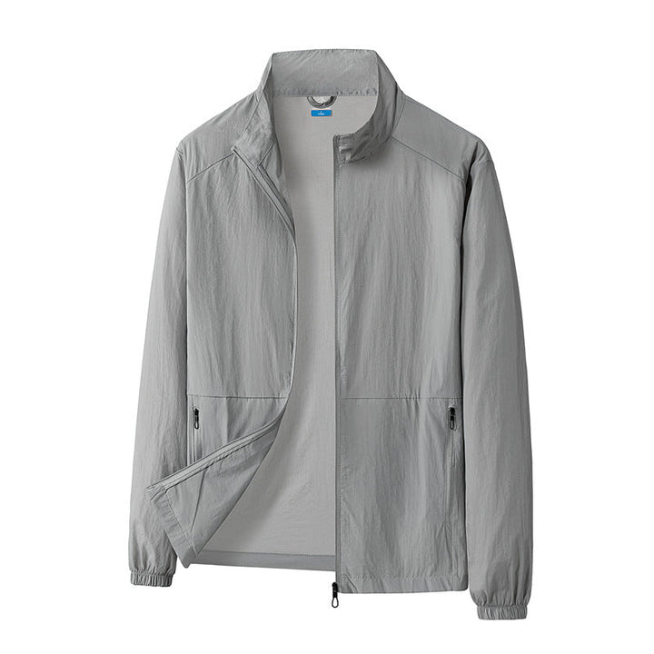 Robuste Herren Freizeitjacke, leichte Übergangsjacke, atmungsaktiv & winddicht für aktive Tage.