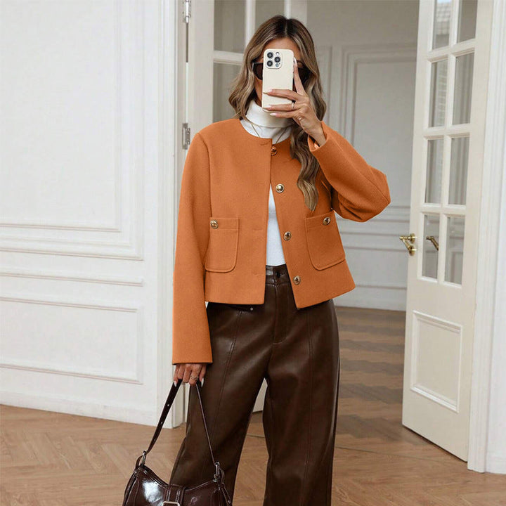 Schicke Damen Frühlings-Herbst Jacke mit Goldknöpfen. Moderne und vielseitige Oberbekleidung.
