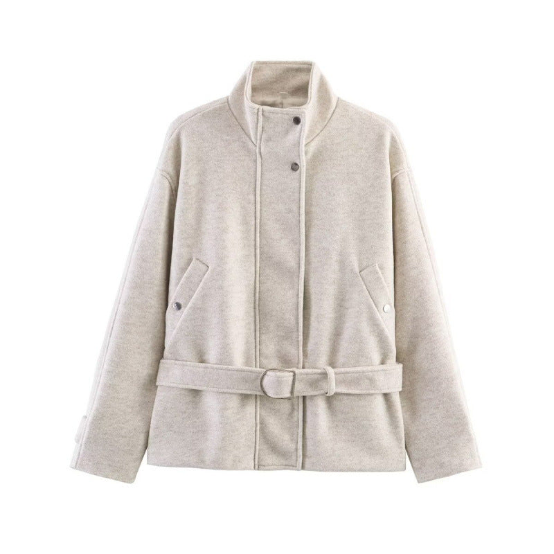 Elegante wendbare Damen Gürteljacke für Herbsttage. Ideal für Freizeit und modische Auftritte.