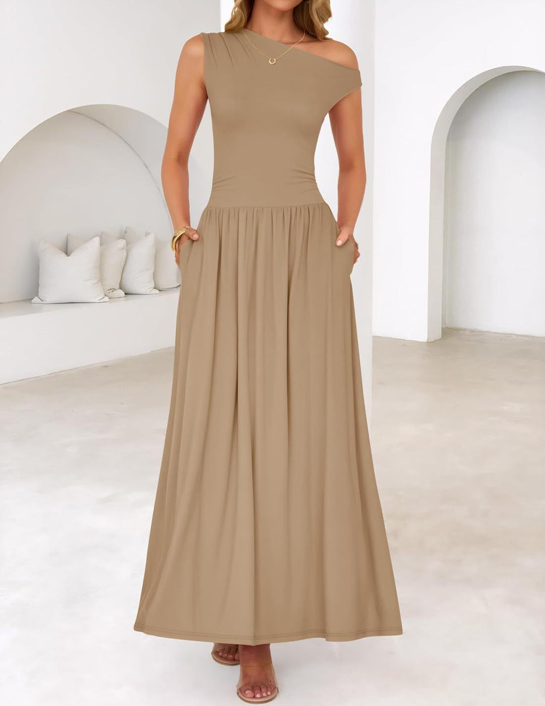 Blaues Damen Urlaubskleid, One-Shoulder Maxikleid, komfortabel & elegant, mit Seitentaschen.
