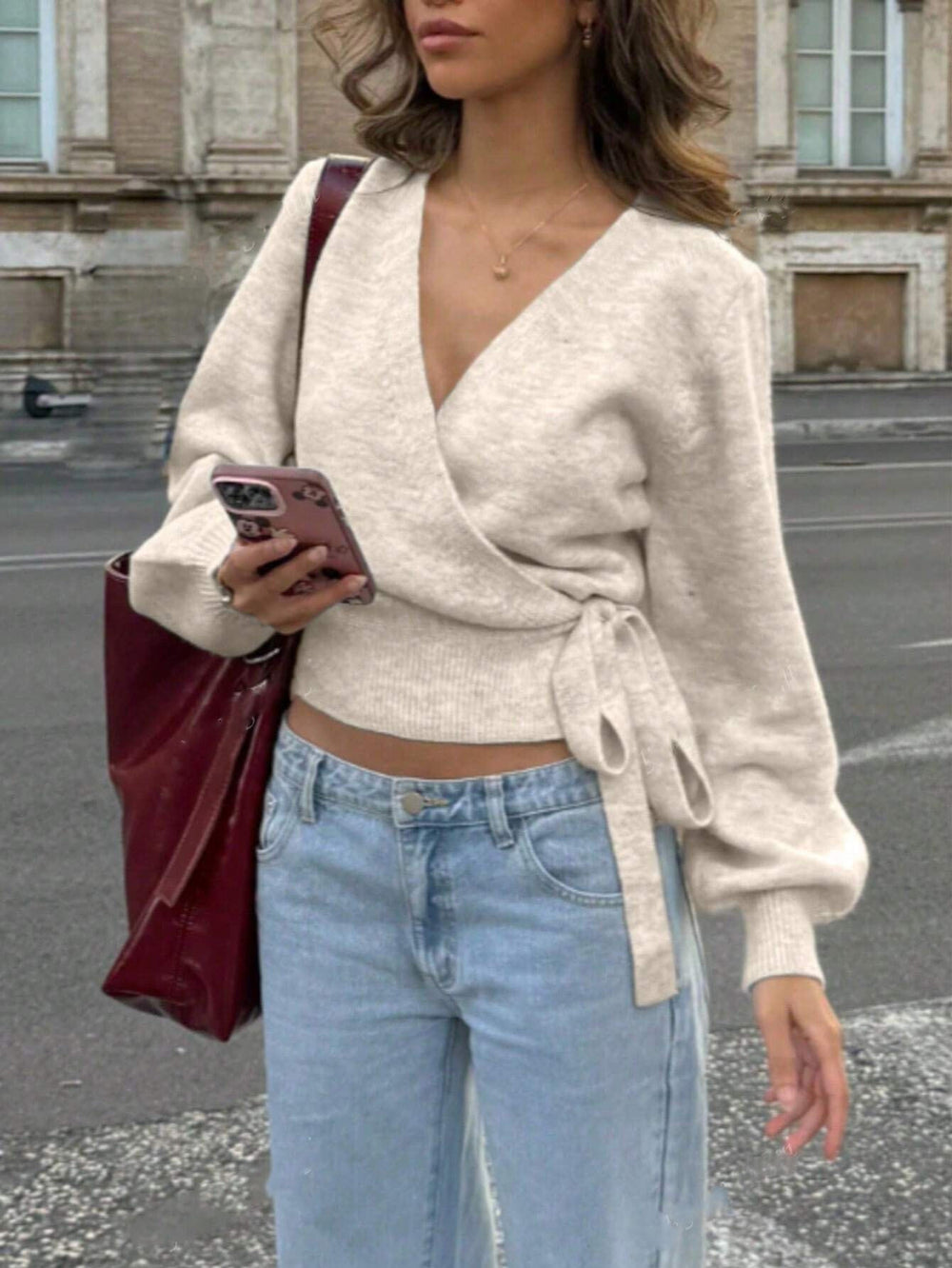 Modische Damen Strickjacke mit Wickeloptik und Bindegürtel, langärmlig, vielseitig kombinierbar für Frühling & Herbst.