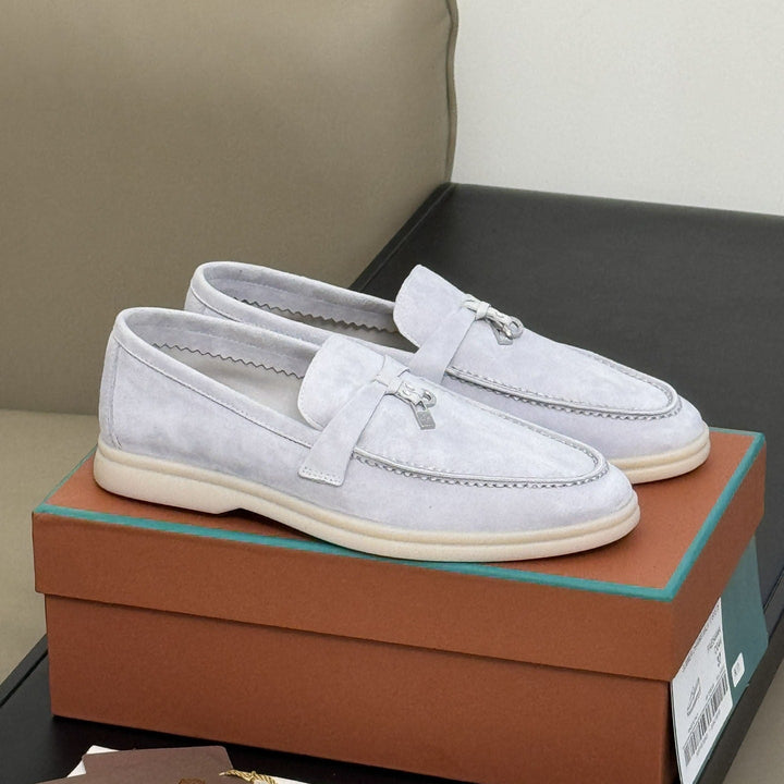 Bequeme braune Damen Mokassins für stilvollen Alltagskomfort. Flache Freizeitschuhe, ideal für den Sommer.