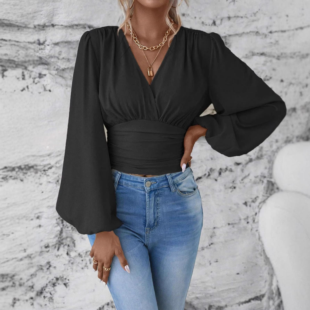 Vielseitiges Damenoberteil: Cropped-Wickeltop mit eleganten Ballonärmeln und modisch geraffter Taille.