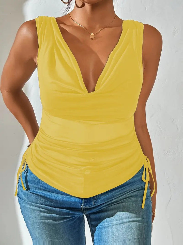 Elegantes Damen Sommer Top, ärmellos, mit V-Ausschnitt & Raffung. Betont die Figur, perfekt für Tag & Abend.