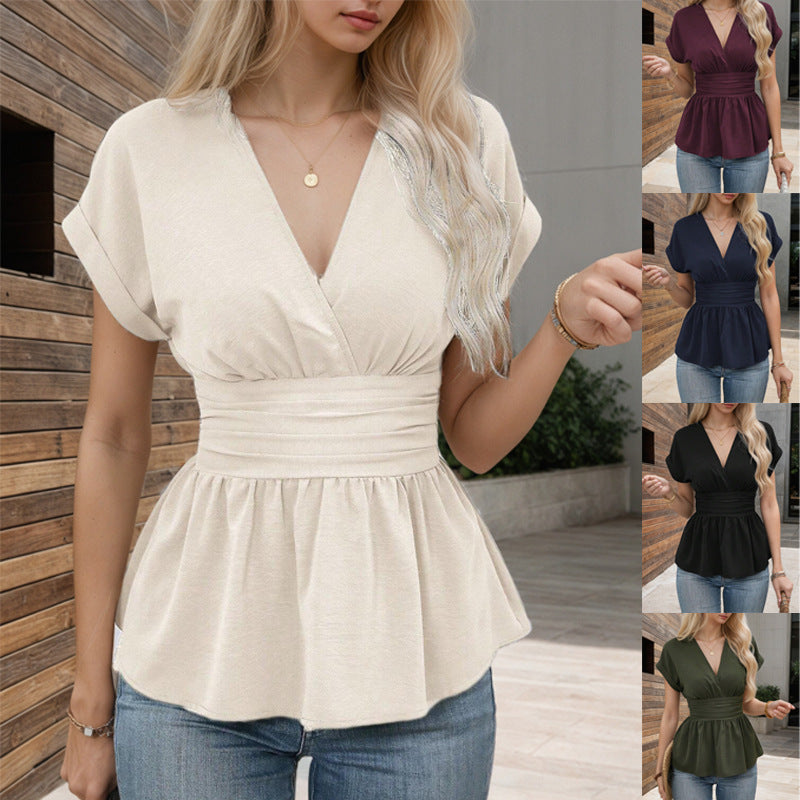 Damen Tailliertes Wickel-Top mit elegantem V-Ausschnitt und Schößchen, ideal für den Sommer.