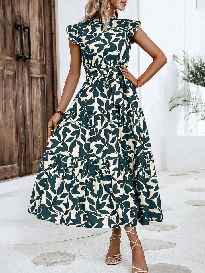 Leichtes Damen Midikleid mit Blumenmuster, schwingendem Stufenrock und verspielten Rüschenärmeln.