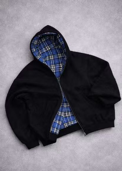 Herren Kapuzenjacke, gepolstert, mit Reißverschluss & kariertem Futter. Modisch und warm für Herbst/Winter.