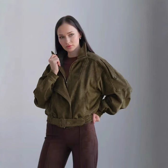 Olivgrüne Damen Jacke, stylische Oberbekleidung für Freizeit & Business. Modische Übergangsjacke, vielseitig tragbar.