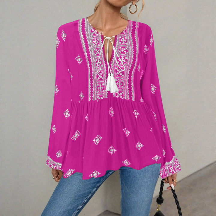 Damen Tunika Bluse in Boho-Optik mit feinen Stickereien, Quasten & gestuftem Saum. Bequemer Freizeitstil.