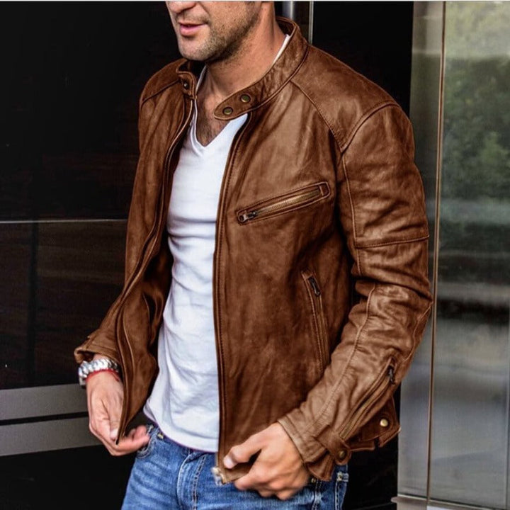 Klassische Herren-Lederjacke Leandro, casual und wetterfest, bietet zuverlässigen Schutz für Freizeit und Alltag.