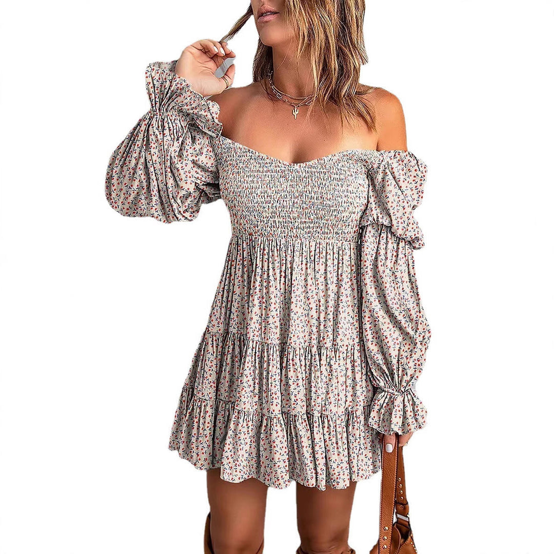 Bequemes Damen Off-Shoulder Minikleid mit elastischem Smok-Oberteil und Volants. Für einen stilvollen Sommer.