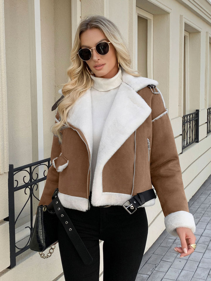 Damen Winterjacke in modernem Design, gesteppt und mit edlem Kunstpelzbesatz. Eleganz für den Alltag.