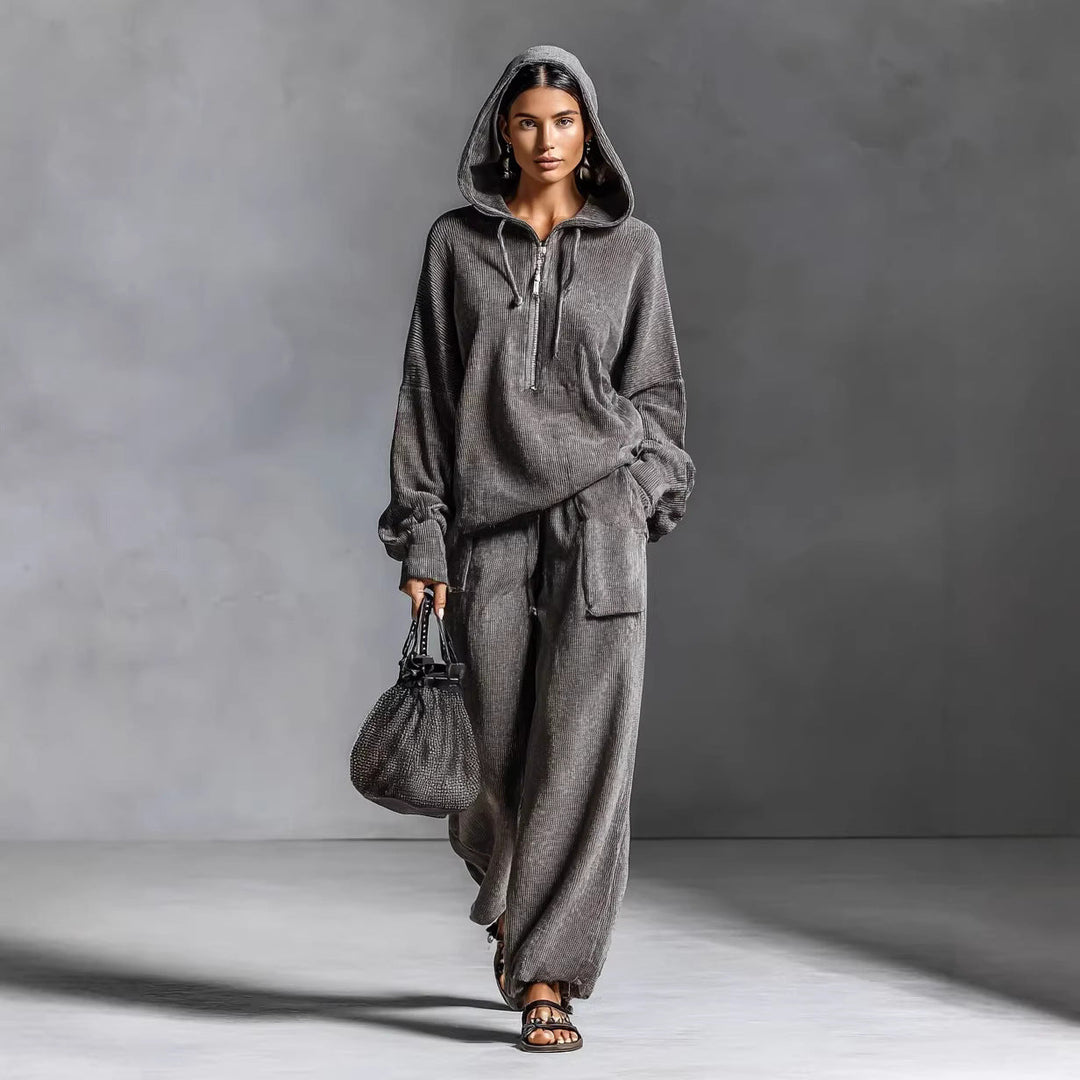 Graues Damen Hoodie-Set: Bequemer Kapuzenpullover und Jogginghose für lässige Freizeitmode & Alltag.