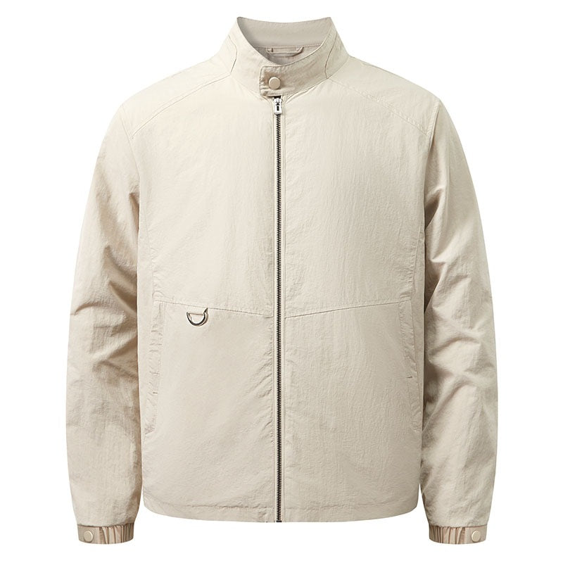 Stilvolle leichte Herren Übergangsjacke mit Stehkragen, ideal für den Übergang, bequem und modern im Design.