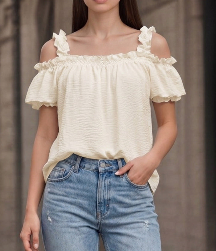 Damen Sommer Top schulterfrei mit Volantärmeln und gesmokter Brustpartie. Ein Muss für den Sommer.