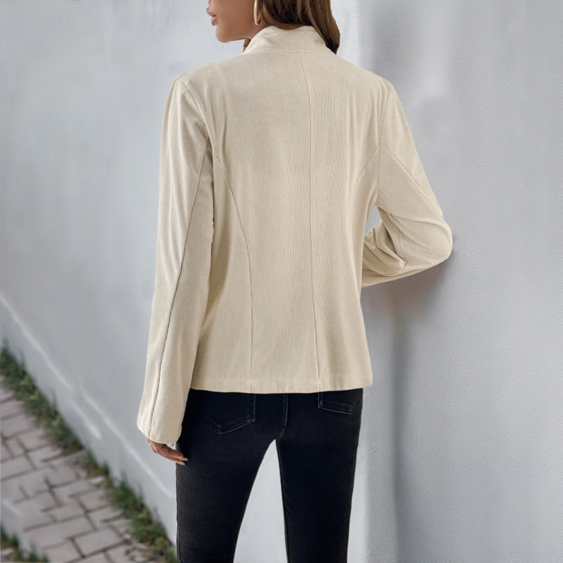 Stilvolle Damenjacke in Aprikose, ideal als Freizeitjacke. Klassisch & elegant für Büro und Frühling/Herbst.