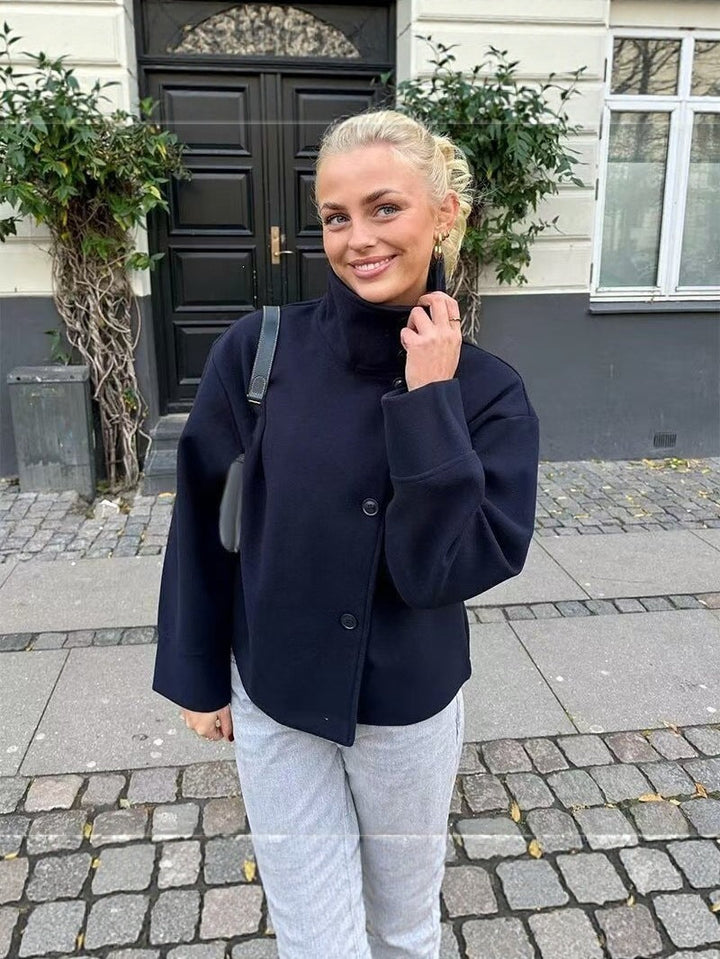 Vielseitige Übergangsjacke für Damen, modisch und bequem, mit Knopfverschluss, ideal für den stilvollen Alltag.