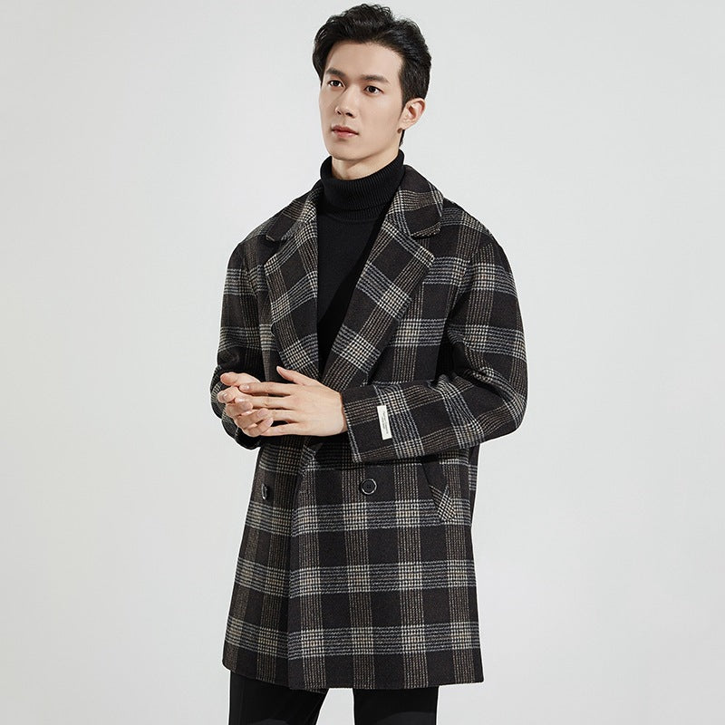Moderner Herren Wintermantel, kariert, Doppelknopf-Design. Stilvoller Business-Look in Schwarz-Grau.