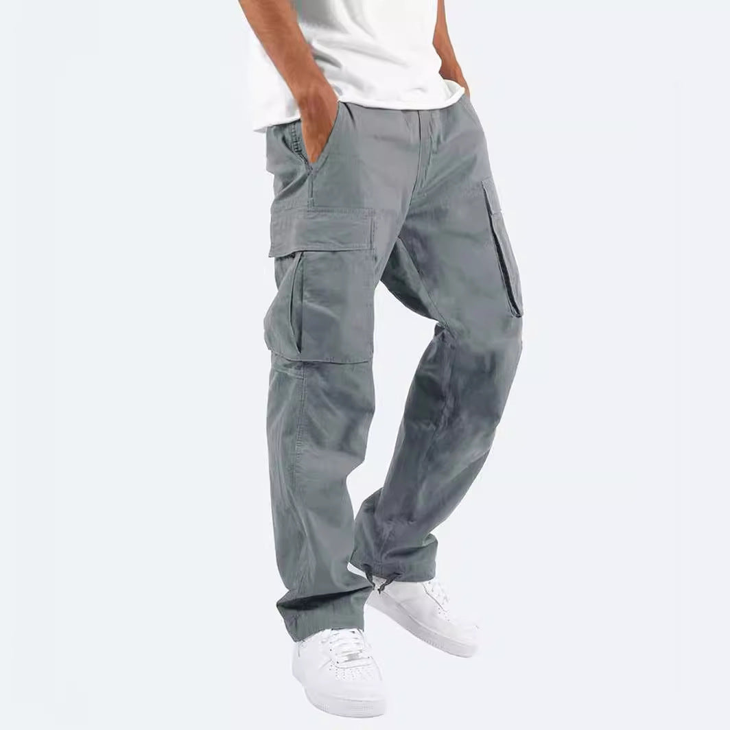 Robuste Herren Cargopant, Khaki, mit großen Seitentaschen und verstellbarem Saum für Outdoor-Aktivitäten.