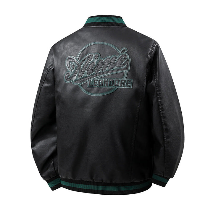 Mann trägt eine lässige Herren Freizeitjacke im Bomberjacken-Design, ideal für Frühling und Herbst.