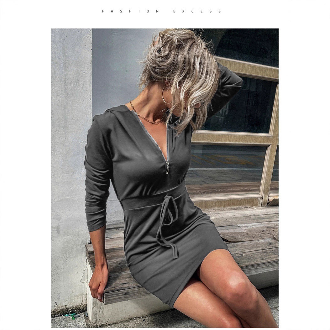Langes Damen-Sportkleid, Langarm, mit Reißverschlussdetail & Taillengürtel. Ideal als bequemes Freizeitkleid.
