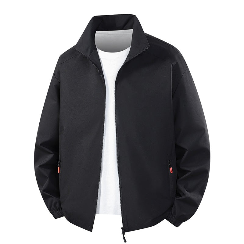 Robuste Herren Outdoorjacke, leicht und komfortabel, perfekt für Übergangszeiten.