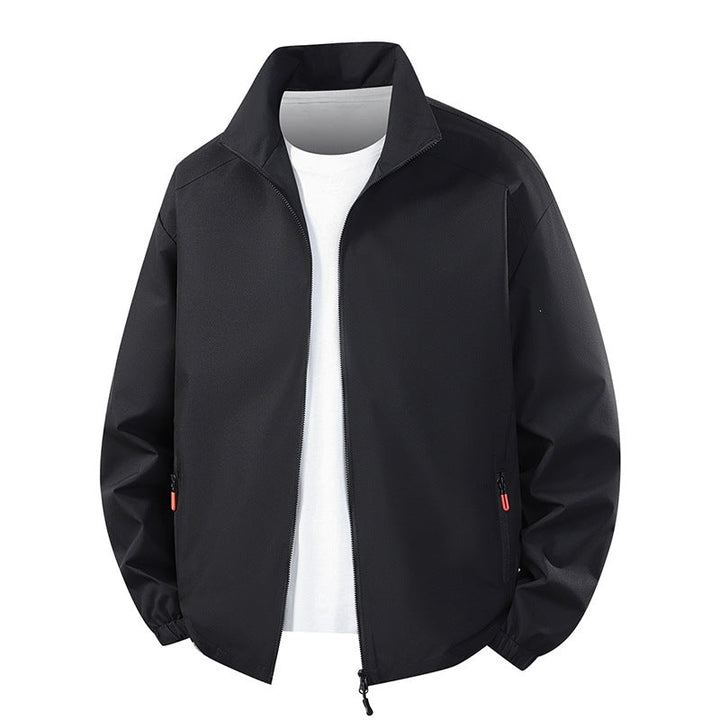 Robuste Herren Outdoorjacke, leicht und komfortabel, perfekt für Übergangszeiten.