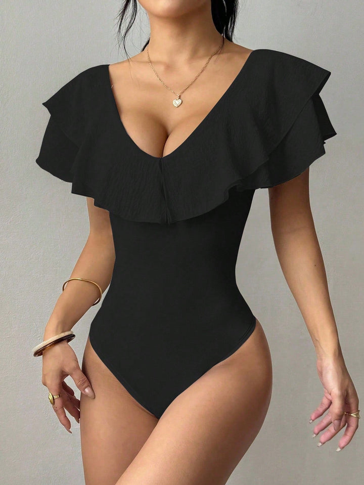 Schicker Basic Damenbody, tailliert, mit V-Ausschnitt & elegantem Volantkragen. Feminines Oberteil.