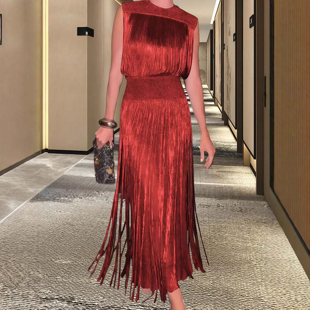 Damen Abendkleid von hinten. Elegante Silhouette für glamouröse Anlässe, besondere Abende & Partys.