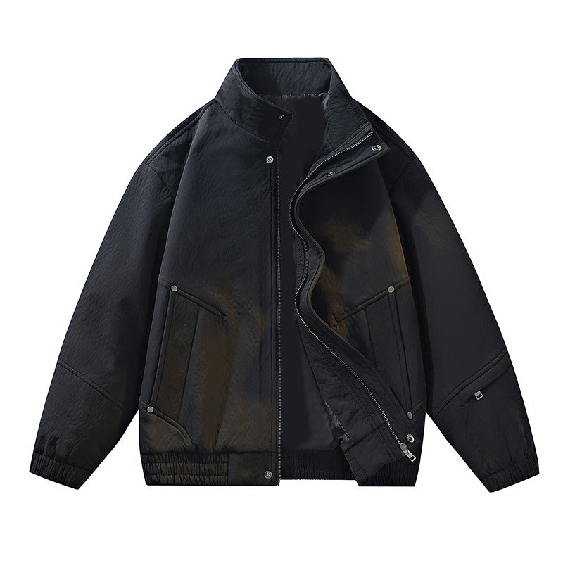 Moderne Herren Freizeitjacke mit Stehkragen, leicht und vielseitig für Alltag und Outdoor-Aktivitäten.