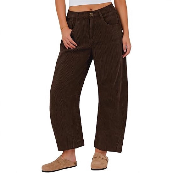 Vielseitige weite Damenhose mit praktischen Seitentaschen, ideal für Büro, Freizeit und entspannte Tage.