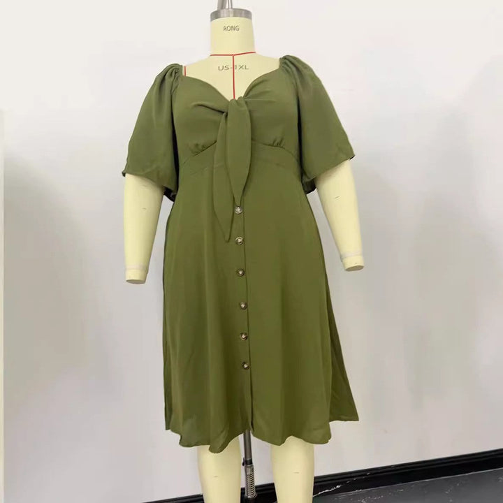 Stilvolles A-Linien Damenkleid in Midi-Länge. Mit bequemen Puffärmeln, Knoten-Detail & Knopfleiste für den Alltag.