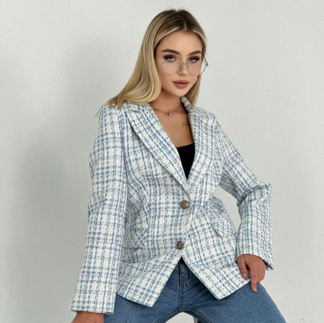 Detailaufnahme des schwarzen Damen Blazers: Kragen, Revers & Knopfverschluss. Hochwertige Business Mode.