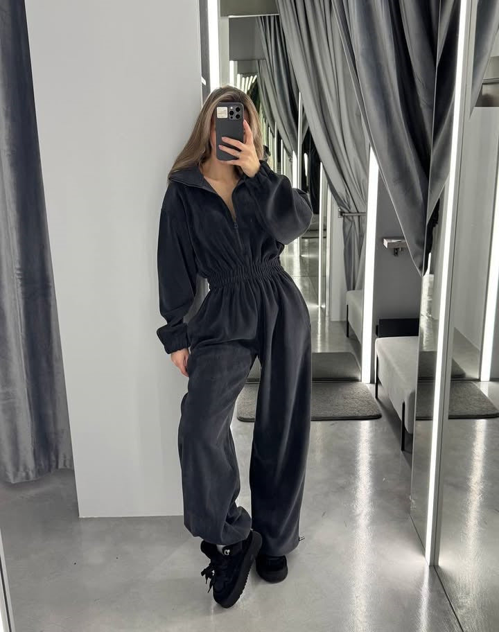 Einfacher, kuscheliger Damen Fleece Overall mit Reißverschluss für maximale Gemütlichkeit zu Hause.