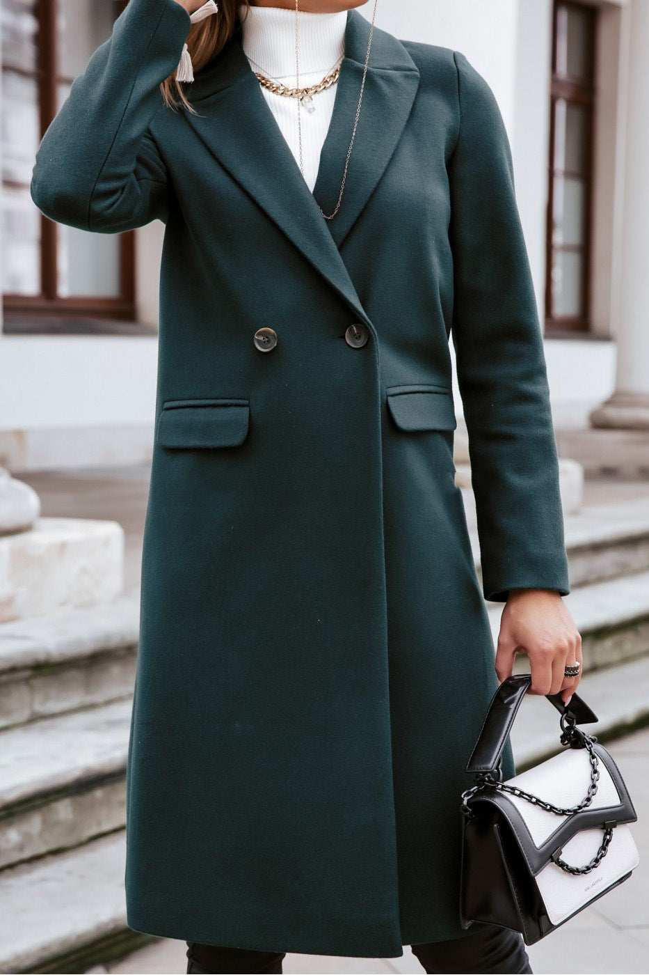 Statement-Langmantel für Damen, elegant & modisch. Perfekt für stilvolle Herbst-Winter-Looks.