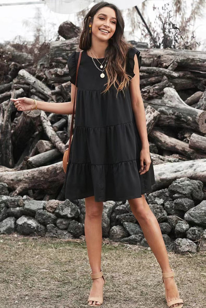 Charmantes Damen Stufenkleid in A-Linie mit fließenden Rüschenärmeln und Rundhalsausschnitt. Bequemes Sommerkleid.