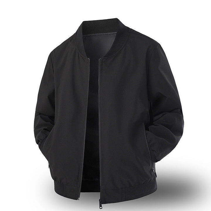 Detailaufnahme: Herren Bomberjacke mit funktionalen Seitentaschen und stabilem Reißverschluss, praktisch und schick.