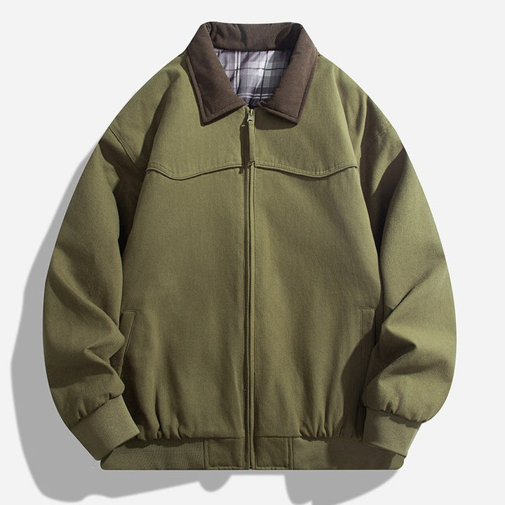 Feldgrüne Herren Übergangsjacke. Vielseitige Freizeitjacke mit Reißverschluss für Casual Look & Alltag.