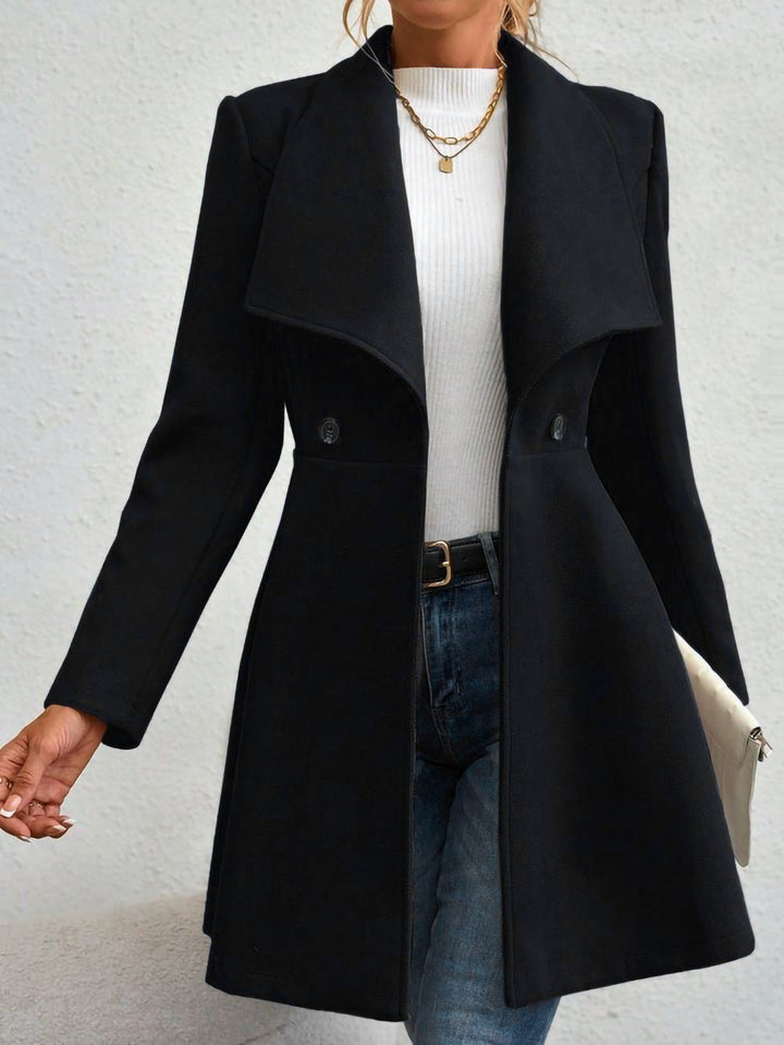 Hochwertige doppelreihige Damenjacke in elegantem Design. Ideal für Herbstmode, Winterjacke & klassischen Business-Look.