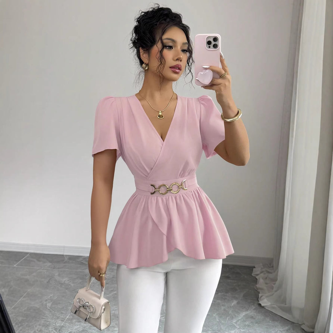 Elegante Damen Wickelbluse mit Taillengürtel und asymmetrischem Volant, ideal für Business & Freizeitlooks.