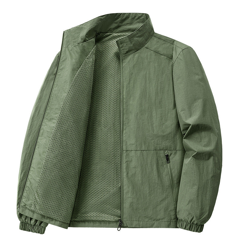 Komfortable, leichte Herren Freizeitjacke mit schmalem Kragen. Vielseitig für Frühling, Herbst & Outdoor.