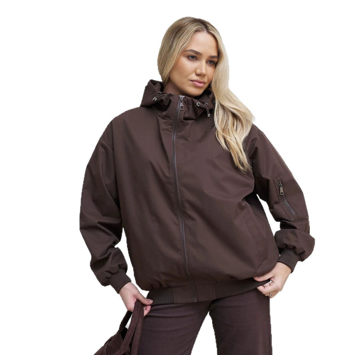 Damen leichte Freizeitjacke mit Kapuze, atmungsaktiv & bequem. Ideale Übergangsjacke für stilvolle Alltagsmode.