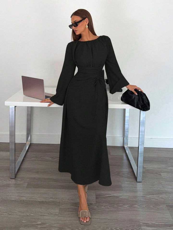 Langarm Damen Maxikleid, elegant mit Taillenschnürung und weitem Rock. Stilvolles Freizeitkleid.